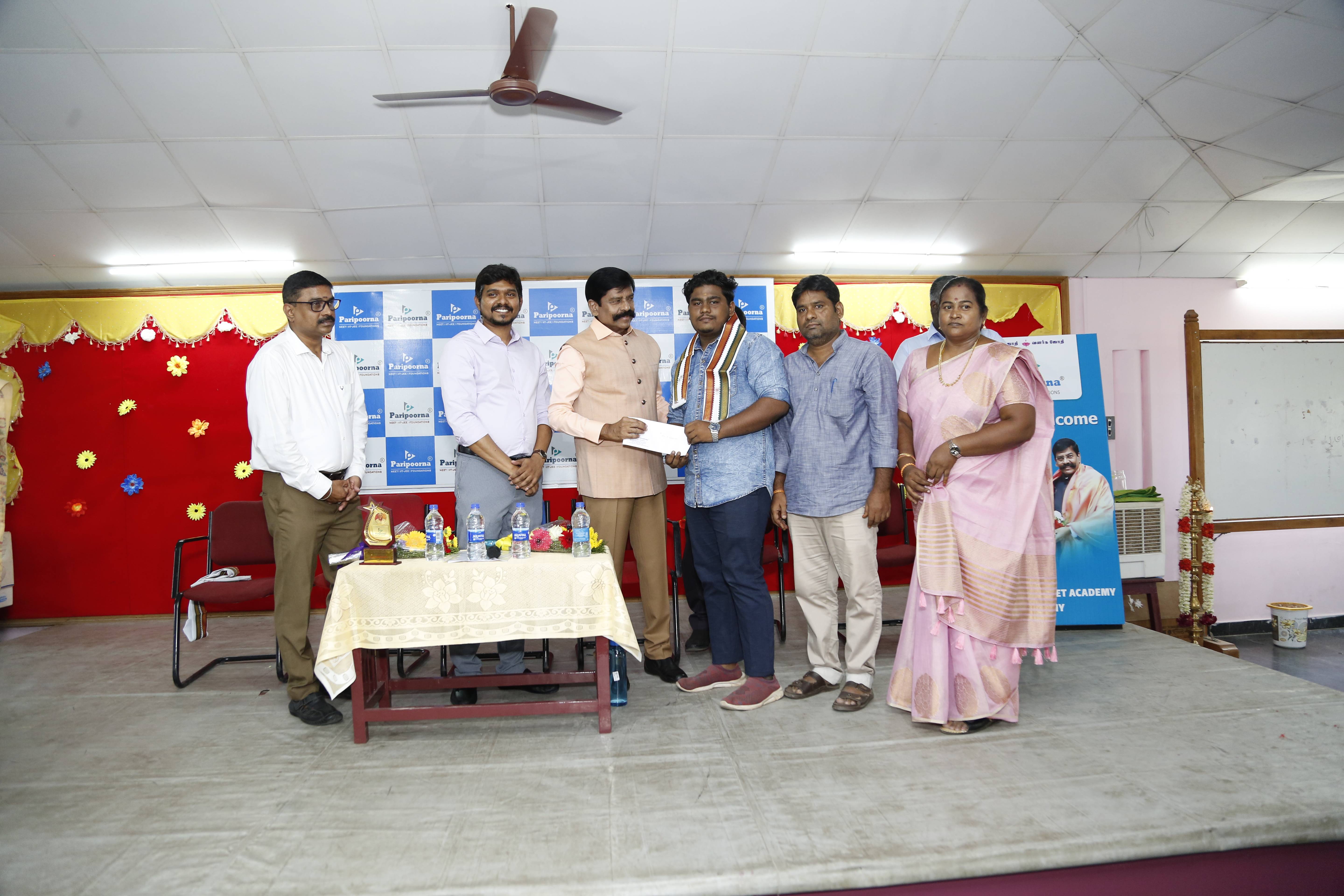 Paripoorna neet Academy Honouring The Achievers	